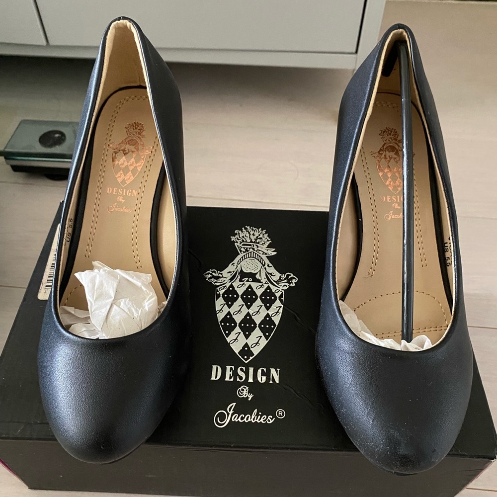 Design by Jacobies black Leather pumps Womens shoes